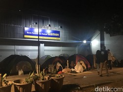 Pencari Suaka Kembali ke Kebon Sirih, Anies: Mensos Sudah Siapkan Tempat