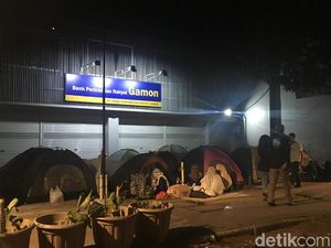Pencari Suaka Kembali Pasang Tenda di Kebon Sirih Pencari Suaka Kembali Pasang Tenda di Kebon Sirih