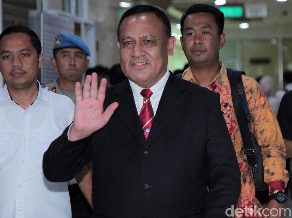 Komjen Firli Dianggap Melawan Kodrat KPK Jika Tak Mundur dari Polri Komjen Firli Dianggap Melawan Kodrat KPK Jika Tak Mundur dari Polri