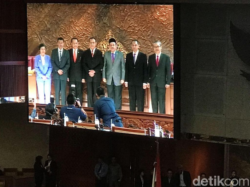 DPR Sahkan 5 Pimpinan KPK Terpilih Hasil Fit and Proper Test DPR Sahkan 5 Pimpinan KPK Terpilih Hasil Fit and Proper Test