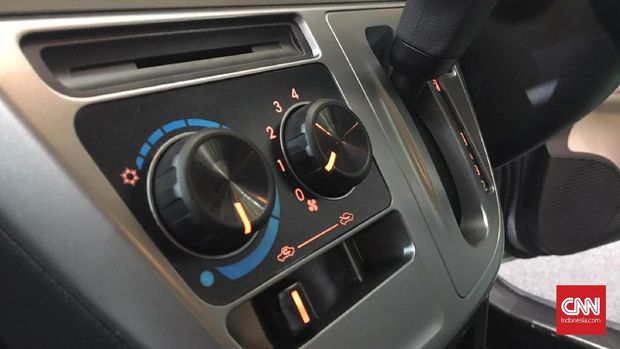 Pengatu pendingin ruangan Daihatsu Sigra.