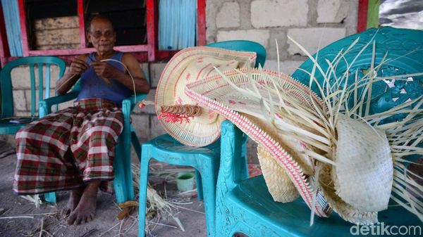 Kakek Ini Setia Puluhan Tahun Membuat Tii Langga