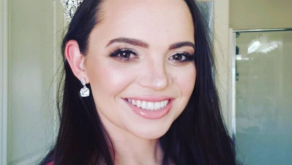 Potret Ratu Kecantikan yang Gelarnya Dicopot karena Jadi Pendukung Trump