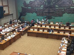 Sri Mulyani hingga Bambang Brodjonegoro ke DPR Bahas Anggaran Sri Mulyani hingga Bambang Brodjonegoro ke DPR Bahas Anggaran