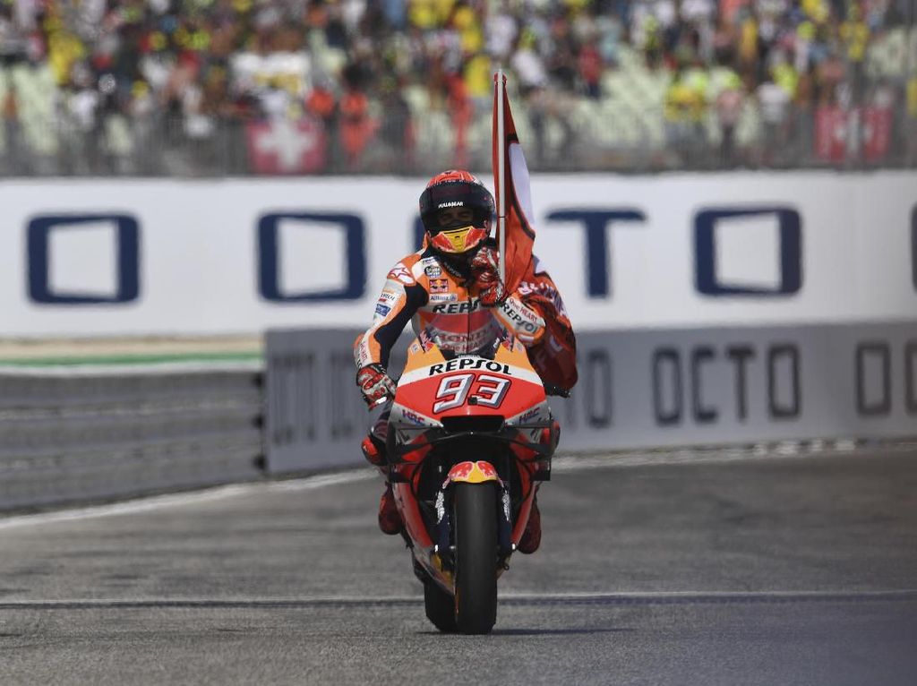 Bos Ducati Bela Marquez yang Dicemooh Fans Rossi Bos Ducati Bela Marquez yang Dicemooh Fans Rossi