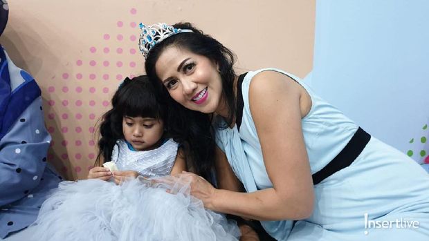 Venna Melinda dan Vania