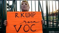 Wow! Ada Donald Trump Ikut Demo Tolak RKUHP di DPR