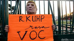 Wow! Ada Donald Trump Ikut Demo Tolak RKUHP di DPR