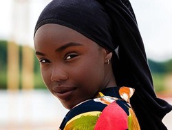 Ini Hijabers Kulit Hitam Pertama yang Masuk Top 20 Holands Next Top Model
