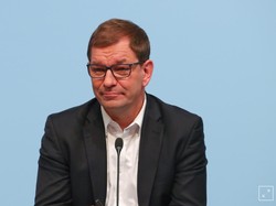 Audi Bajak Ahli Mesin BMW