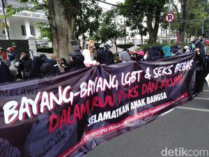 Massa Demo di Bandung: RUU PKS Tak Tepat Diterapkan di Indonesia