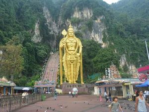 Melihat Patung Dewa Terbesar di Malaysia Melihat Patung Dewa Terbesar di Malaysia
