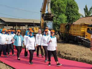 Canangkan Gerakan Indonesia Bersih, Iriana Singgung Sampah di Kali Bahagia Canangkan Gerakan Indonesia Bersih, Iriana Singgung Sampah di Kali Bahagia