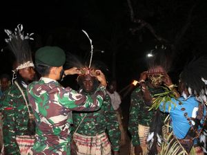 Syukuran Adat Tiga Putra Suku Kanum Jadi Prajurit TNI
