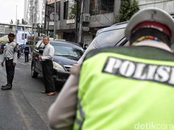 2 Minggu Ganjil Genap, Masih Ada Pengendara Kena Tilang