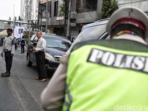 Wajib Pakai Masker di Mobil, Adakah Risiko Penularan Saat Menyetir Sendirian? Wajib Pakai Masker di Mobil, Adakah Risiko Penularan Saat Menyetir Sendirian?