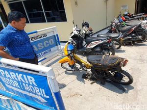 FOTO: Pemuda Cianjur Bakar Motornya Karena Nggak Terima Ditilang