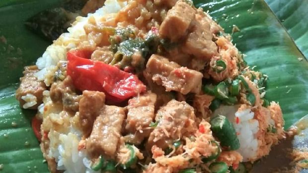 menu sarapan nasi ponggol khas Tegal