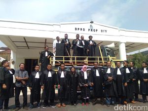 Kalangan Advokat Yogya Turun Jalan Menolak Revisi UU KPK Kalangan Advokat Yogya Turun Jalan Menolak Revisi UU KPK