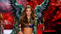Josephine Skriver lantas menjadi perempuan kedua asal Denmark yang menyandang status sebagai model Victorias Secret. Seniornya adalah Helena Christensen. (Foto: Getty Images)