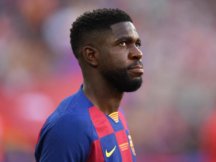 BARCELONA, SPAIN - AUGUST 04: Samuel Umtiti of FC Barcelona looks on prior to the Joan Gamper trophy friendly match between FC Barcelona and Arsenal at Nou Camp on August 04, 2019 in Barcelona, Spain. (Photo by David Ramos/Getty Images)