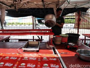 Kena Imbas Pelebaran Trotoar, Pedagang Nasi Kapau Tetap Berjualan Kena Imbas Pelebaran Trotoar, Pedagang Nasi Kapau Tetap Berjualan