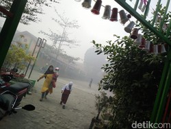 Sekolah Dekat TPA Makassar Diliburkan karena Asap Masih Ngebul
