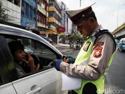 Perluasan Ganjil-Genap, Ratusan Pengendara Mobil Masih Melanggar