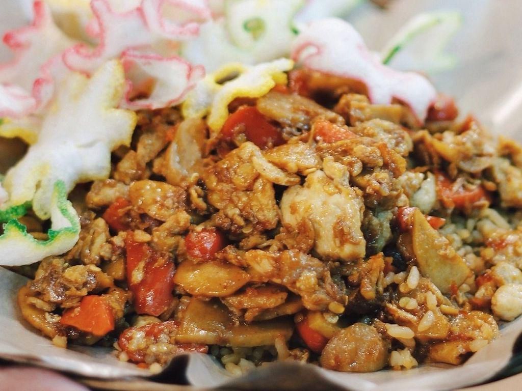 Mantul! Di Sini Ada Nasi Goreng Gila yang Enak Rp 15 Ribu Saja Mantul! Di Sini Ada Nasi Goreng Gila yang Enak Rp 15 Ribu Saja