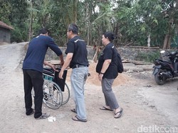 Tak Kenal Jam Kerja, Relawan Inkubator Gratis di Jonggol Standby 24 Jam