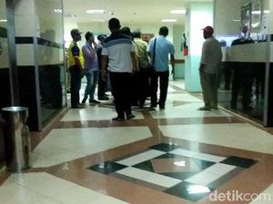 Jenazah Fuad Amin Siap-siap Dibawa ke Bangkalan Jenazah Fuad Amin Siap-siap Dibawa ke Bangkalan