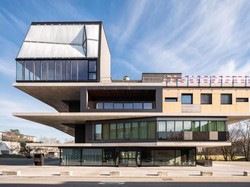 Canggih, Rumah 3 Lantai Ini Dibangun Oleh Robot