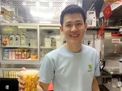 Viral Penjual Teh Boba Ganteng Mirip Artis Korea, Pembeli Rela Antre