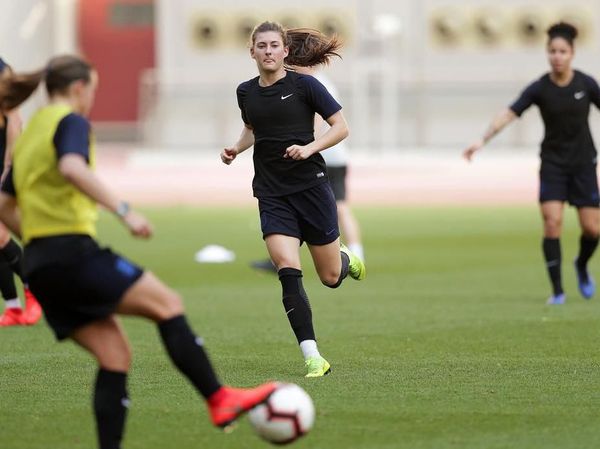 Foto: Liburannya Hannah Blundell, Si Bidadari Chelsea