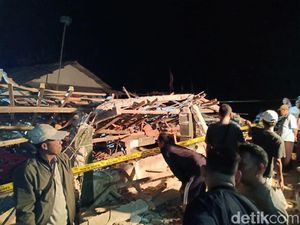 Antre Terima Honor, Pengepul Limbah Minyak Pertamina Tertimbun Bangunan Roboh