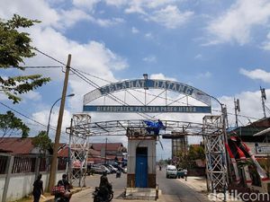 Polisi Kendalikan Situasi Usai Ricuh di Pelabuhan Ibu Kota Baru Penajam Polisi Kendalikan Situasi Usai Ricuh di Pelabuhan Ibu Kota Baru Penajam