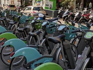 Warga Paris yang Beli E-Bike Dijanjikan Bonus 500 Euro Warga Paris yang Beli E-Bike Dijanjikan Bonus 500 Euro
