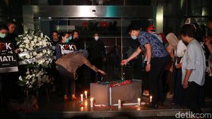 Aksi Teatrikal Pemakaman KPK
