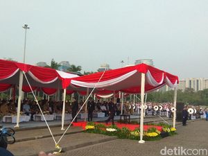 Anies Pimpin Upacara Peringati Hari Perhubungan Nasional di Monas