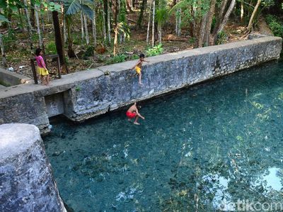 Melepas Lelah Lewat Jernihnya Mata Air Pemandian Oemau