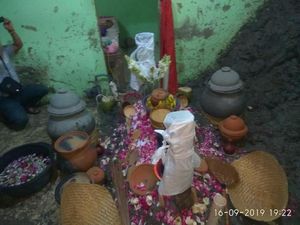 Warga di Pati Jalani Ritual Tapa Pendhem Selama 5 Hari Warga di Pati Jalani Ritual Tapa Pendhem Selama 5 Hari