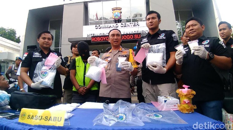 Dua Pengedar 4,7 Kg Sabu Ditangkap, Bandarnya Napi di Lapas Porong Dua Pengedar 4,7 Kg Sabu Ditangkap, Bandarnya Napi di Lapas Porong