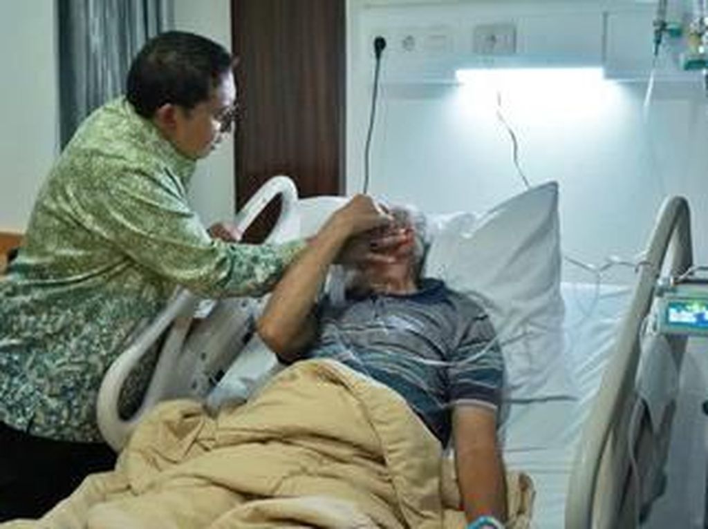 Soal Bells Palsy, yang Dialami Eks Kepala Staf Kostrad Kivlan Zen Soal Bells Palsy, yang Dialami Eks Kepala Staf Kostrad Kivlan Zen