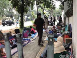 Pencari Suaka Balik ke Trotoar, Anies Carikan Lagi Tempat Tinggal Sementara