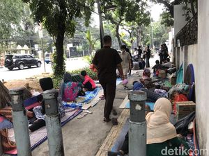 Pencari Suaka Balik ke Trotoar, Anies Carikan Lagi Tempat Tinggal Sementara Pencari Suaka Balik ke Trotoar, Anies Carikan Lagi Tempat Tinggal Sementara