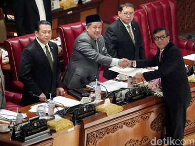 Tok! DPR Sahkan UU KPK