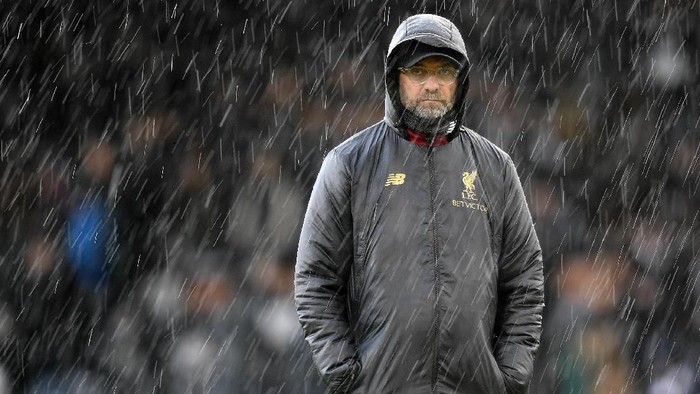 LONDON, ENGLAND - MARCH 17:   Jurgen Klopp, Manager of Liverpool looks on ahead of the Premier League match between Fulham FC and Liverpool FC at Craven Cottage on March 17, 2019 in London, United Kingdom. (Photo by Michael Regan/Getty Images)