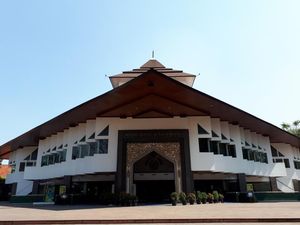 Kisah Gedung Setan di Bandung, Sekarang Jadi Masjid Cantik