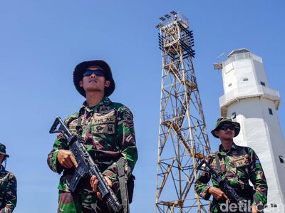 Tinggi Menjulang Menara Pantau di Pulau Paling Selatan RI