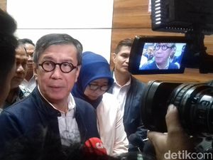 Menkum HAM Siap Debat dengan Mahasiswa Soal RUU Kontroversial Menkum HAM Siap Debat dengan Mahasiswa Soal RUU Kontroversial